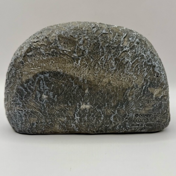 Disney Winnie the Pooh garden stone - Picture 3 of 6